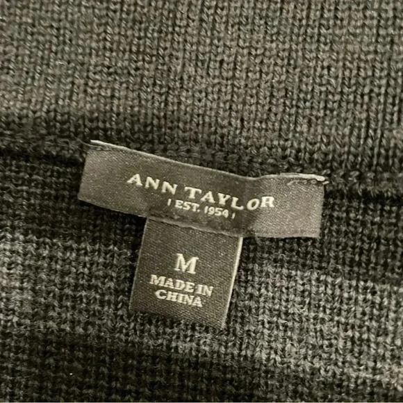 Ann Taylor Black Gray Striped Knit Skirt Medium Merino Wool Acrylic Office - Picture 6 of 7